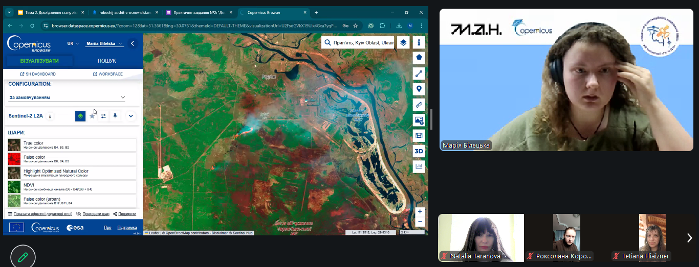 Спікер спецкурсу Марія Білецька під час лекційного заняття презентує можливості інструментів ДЗЗ для моніторингу довкілля